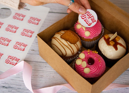 How to apply your cake toppers 
